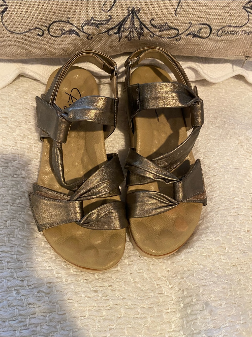 Roz Hommerson sandals
8W
Worn once